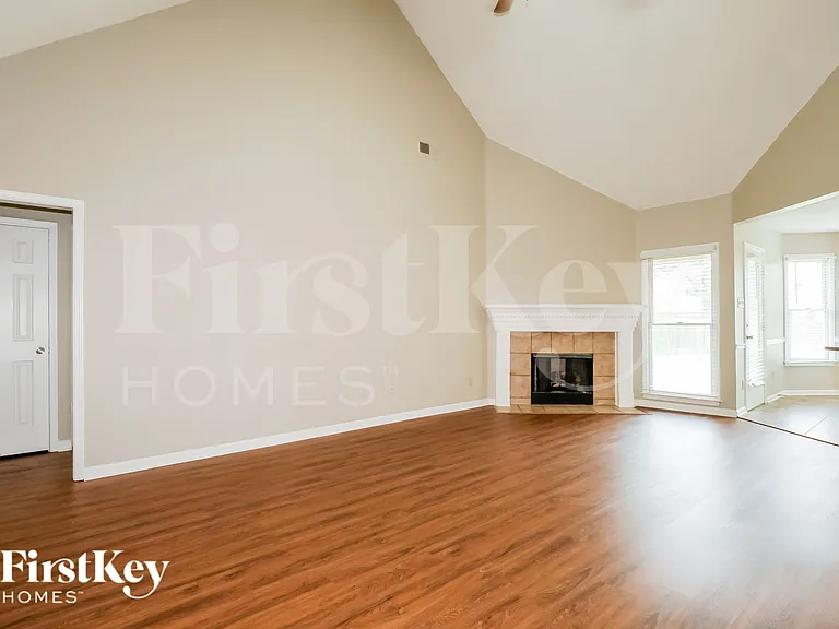9344 Helmsley Dr — Photo 2