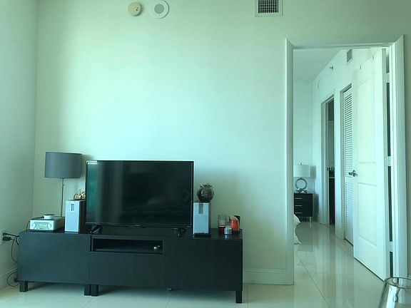4th image of 333 NE 24th St APT 1507