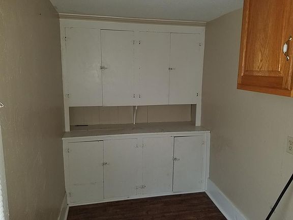 4th image of 501 W Weller St