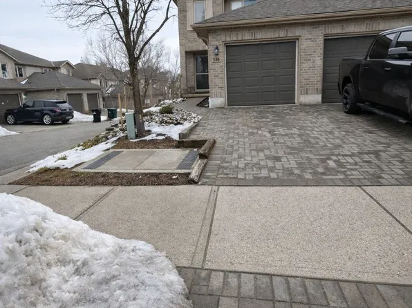 268 Blackhorne Dr, Kitchener, ON N2E 1Z4