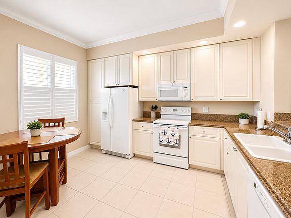 2nd image of 4 Harbour Isle Dr E #Penthouse 4