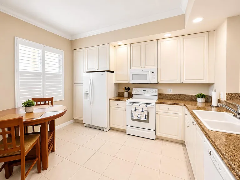 4 Harbour Isle Dr E #Penthouse 4 — Photo 2