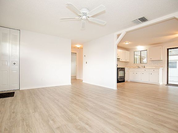 5th image of 11061 Vanessa Ave
