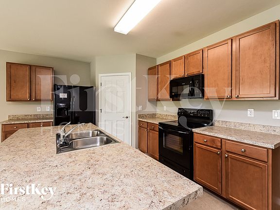 5th image of 3016 SW 3rd Pl