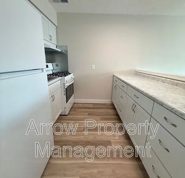 5703 S 23rd St — Photo 3