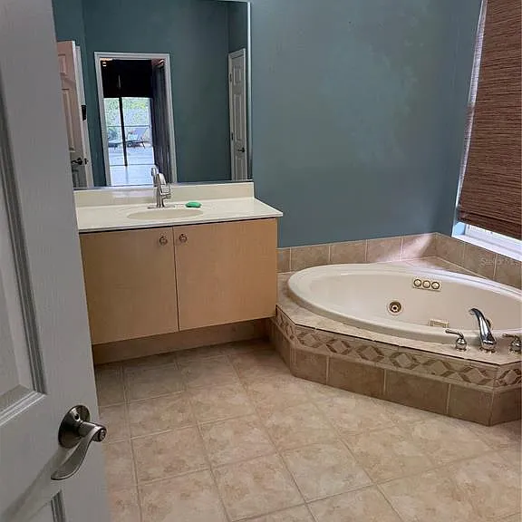 4823 Carrington Cir — Photo 32