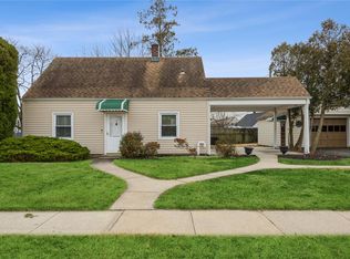 8 Sandy Ln, Levittown, NY 11756