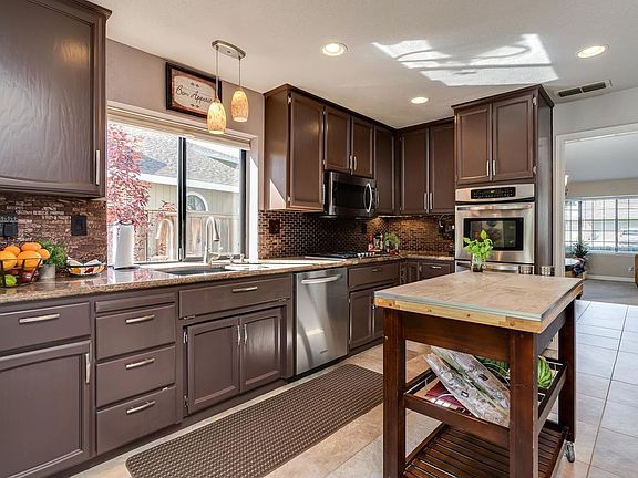 5th image of 4621 Castana Dr
