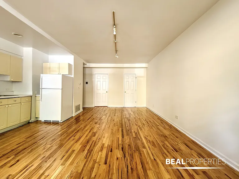 917 W Dakin St — Photo 23