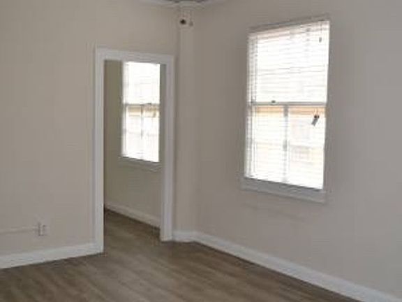 4th image of 229 W 6th St #103