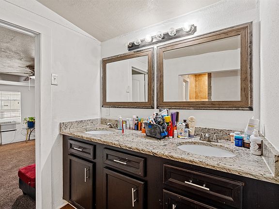 5th image of 2138 Custer Dr
