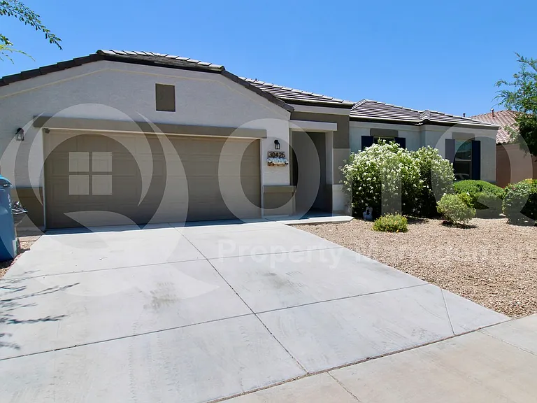 30425 W Picadilly Rd — Photo 2