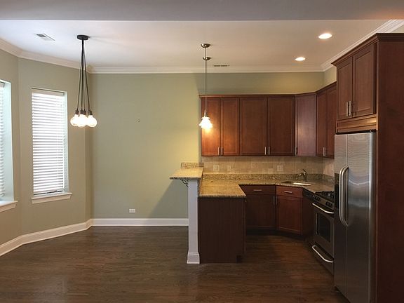 2nd image of 927 W Eastwood Ave APT 2E