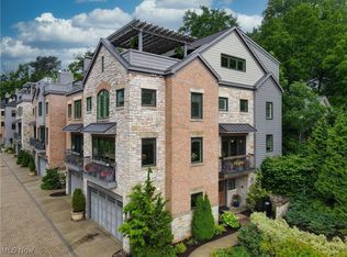 32 W Orange St, Chagrin Falls, OH