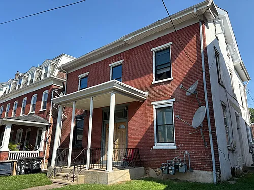 263 E Chestnut St Photo 1