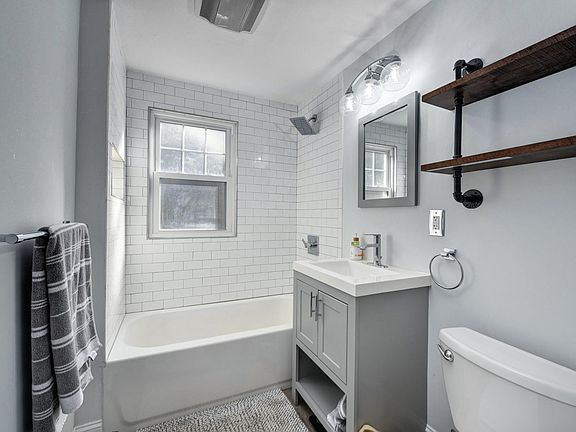 4th image of 16513 Clifton Blvd