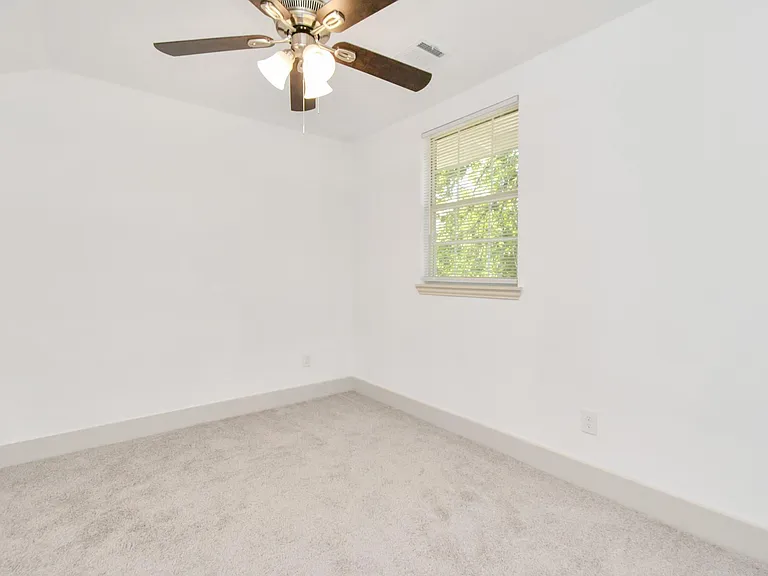1501 Maiden Ln — Photo 27