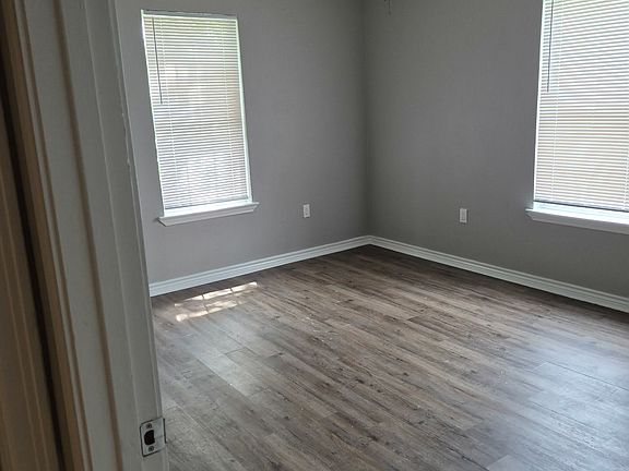 3rd image of 1214 2nd Ave N