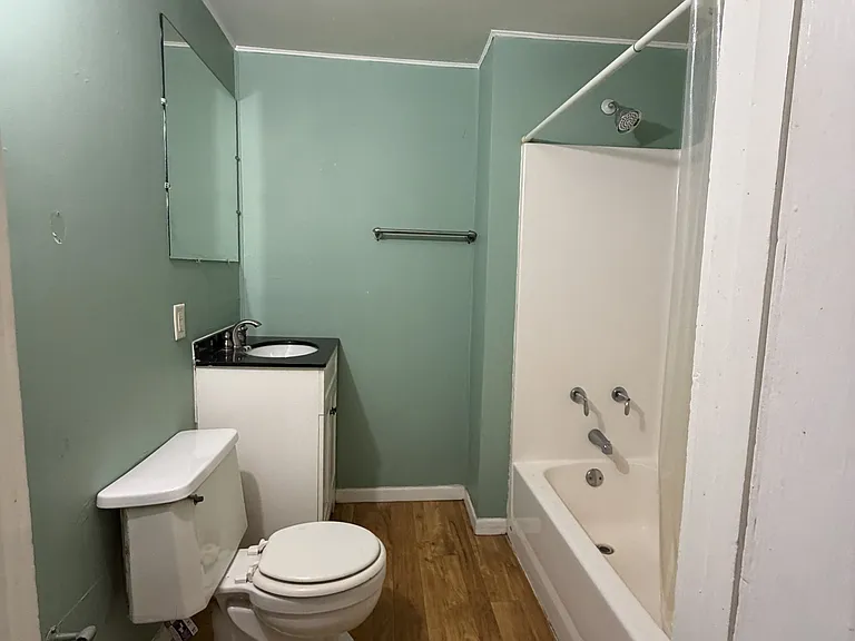 512 W Marion St #A — Photo 4