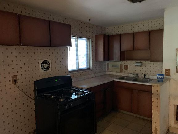 4th image of 5185 Mapleridge Dr