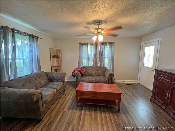 3rd image of 1672 Garretson Lane