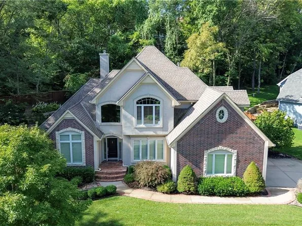 3209 S Thornbird Ave, Blue Springs, MO 64015