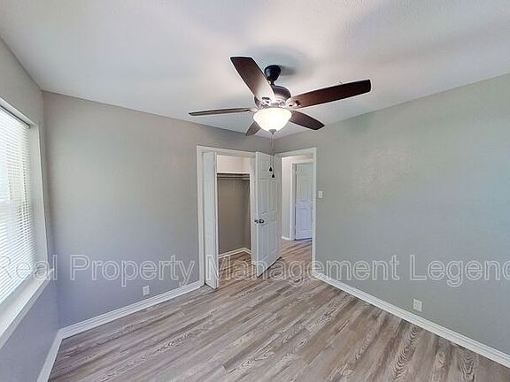 3rd image of 810 E Centennial St