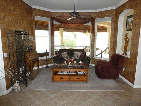 4th image of 9604 Crestridge Ct