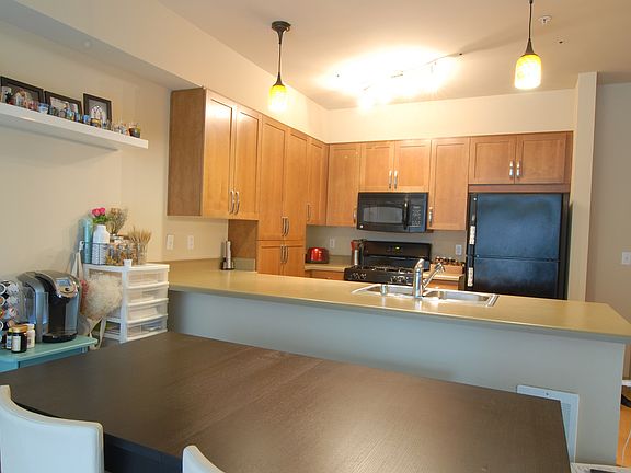 4th image of 1840 25th Ave NE APT 212