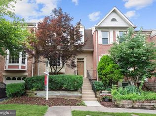 12306 Quiet Hollow Ct, Fairfax, VA 22033