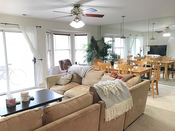 Large open floor layout with completely mirrored dining wall