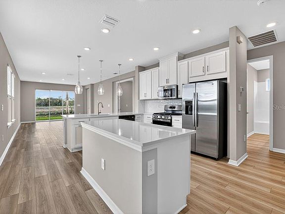 3rd image of 13407 Commons Ave