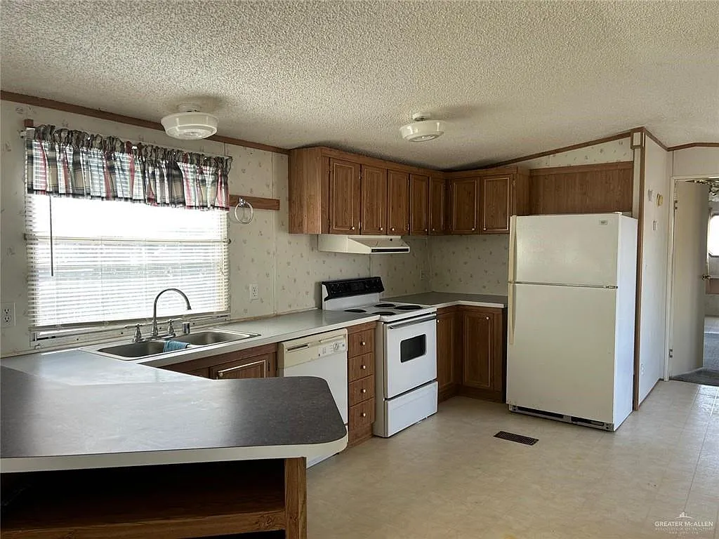 3 bed, 2.0 bath, 1216 sqft, $950 — Photo 4