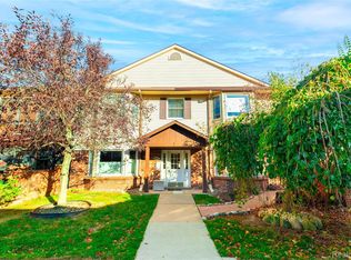 8597 Mathias Dr APT 43, Grosse Ile, MI