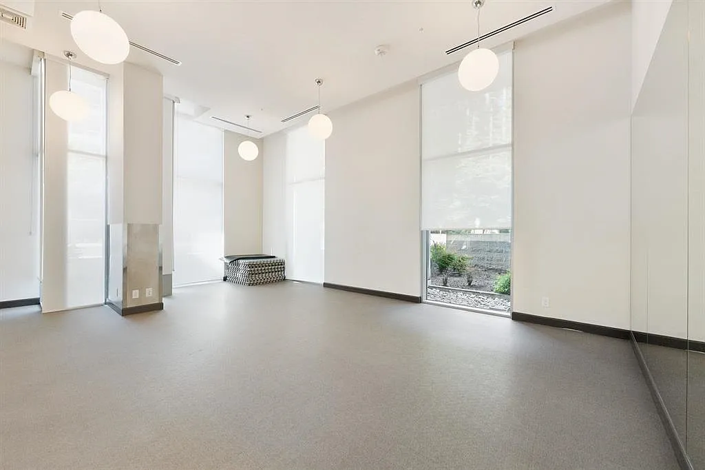 3 bed, 1050 sqft, $4,900 — Photo 4