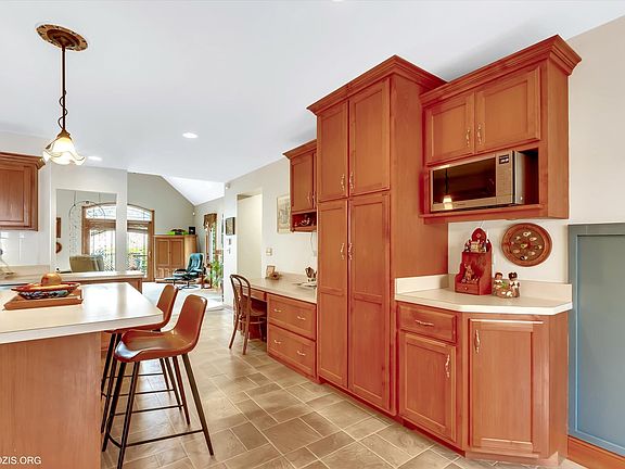 3rd image of 12032 S 75th Ave