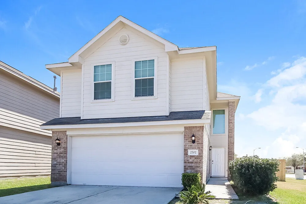 3 bed, 2.5 bath, 2086 sqft, $2,065 — Photo 1