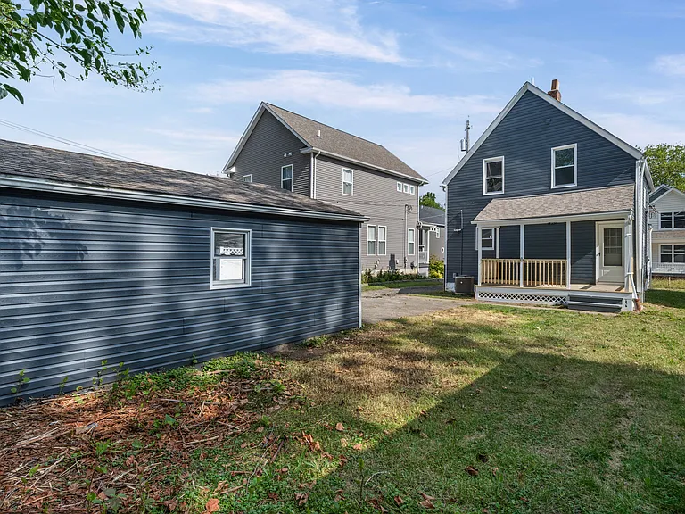 12028 Wade Park Ave — Photo 36