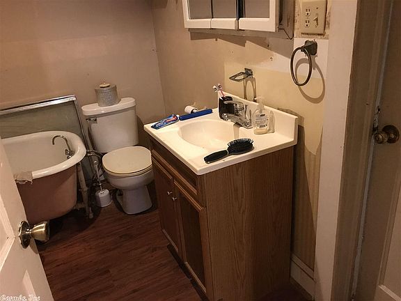 2nd image of 303 E Thomas St