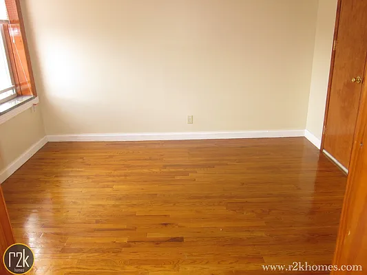 Rented by Realty 2000 Corp | media 8