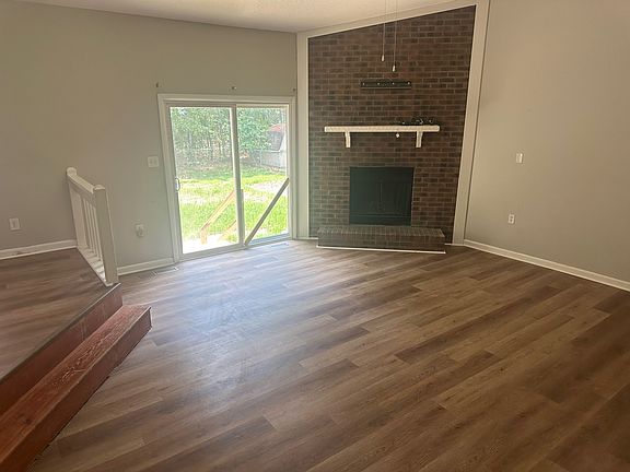 4th image of 3326 Arrowhead Rd
