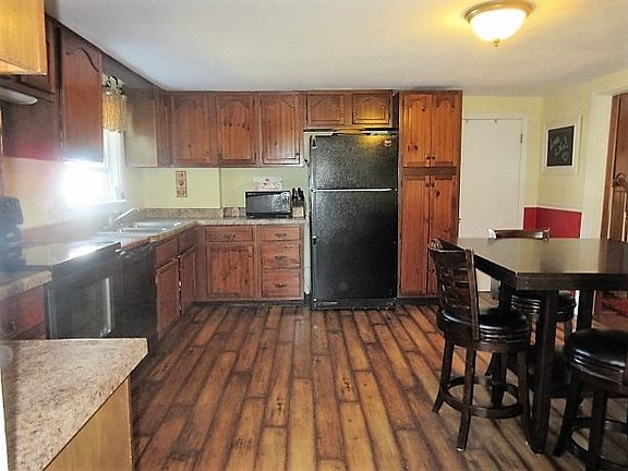 3rd image of 409 N Gill St
