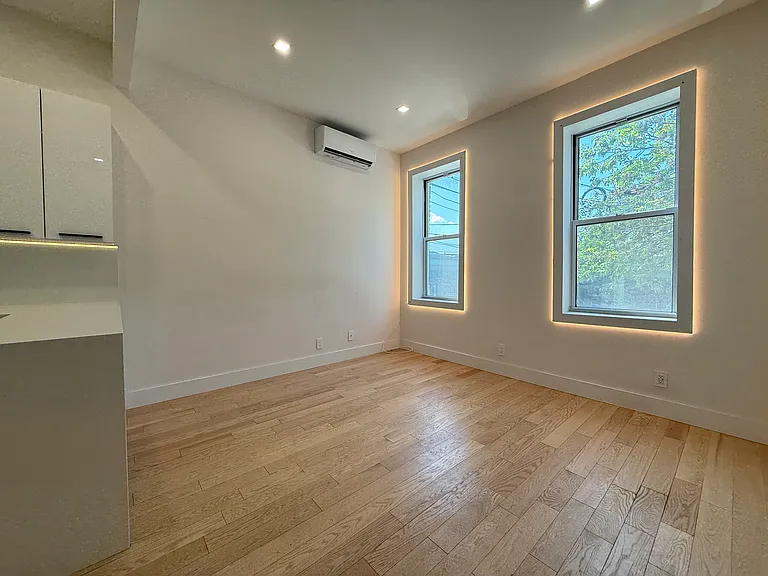559 Clinton St #2 — Photo 2