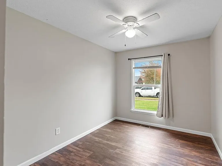 1019 Colonial Dr — Photo 7