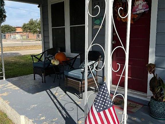 2nd image of 651 Dolle Ave
