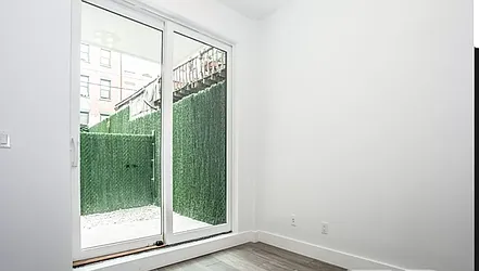 Rented by Loom Capital Group Inc.