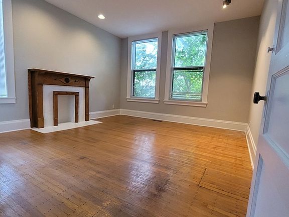 3rd image of 915 Pleasant St #1F