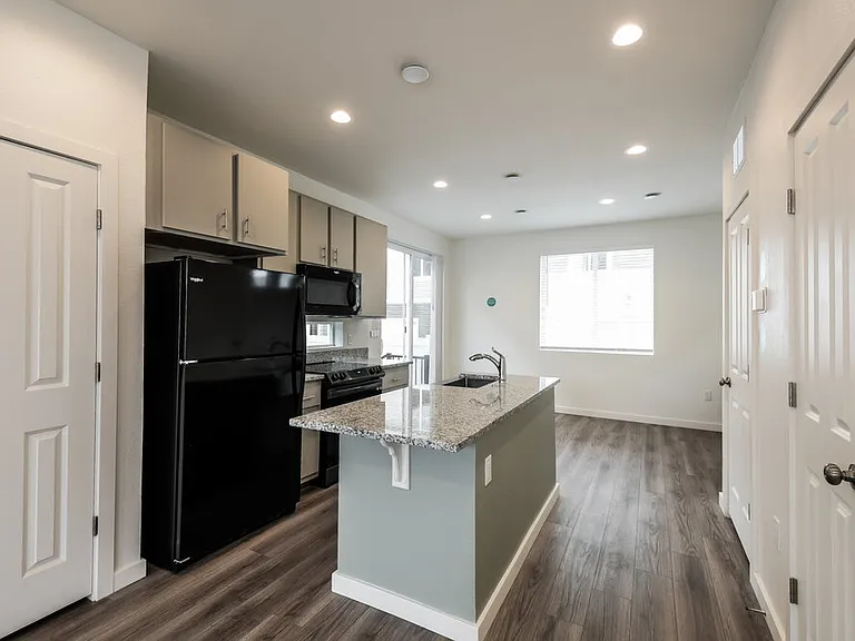 18608 E 47th Pl — Photo 10