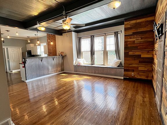 2nd image of 848 Oak St #2