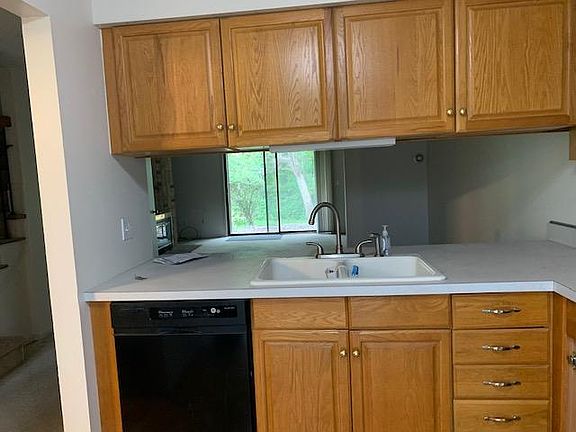 3rd image of 1056 Greenhills Dr